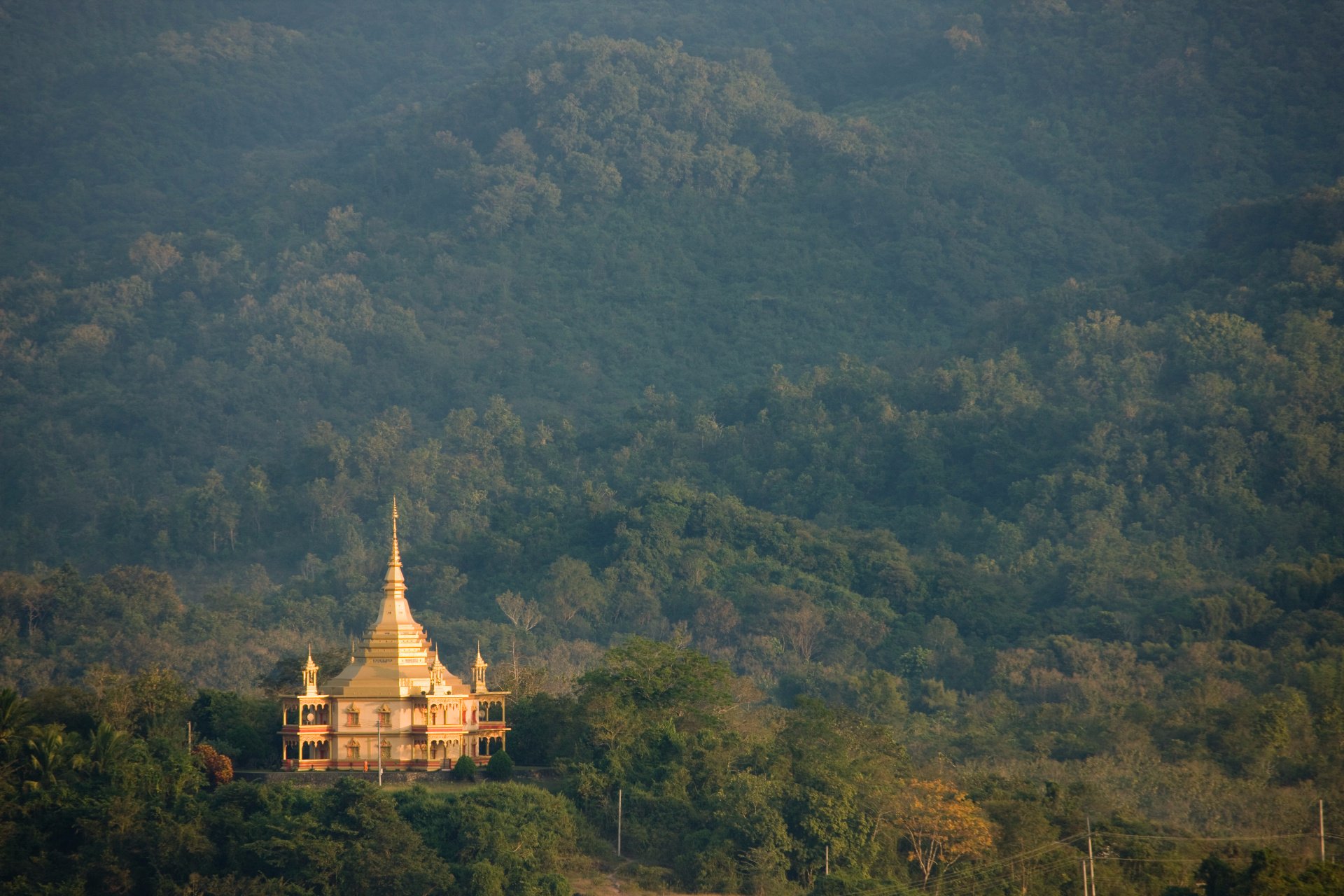 琅勃拉邦瑰丽酒店今天于蓊郁荗密的老挝森林中隆重开幕 – 翼旅网ETopTour