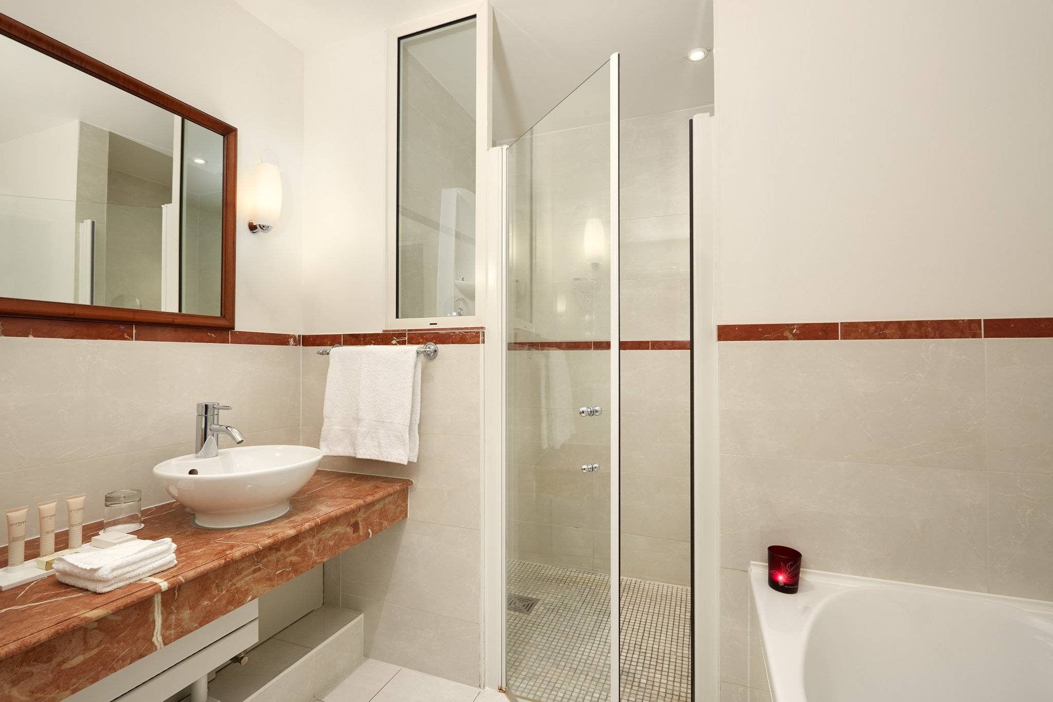 格兰德巴拉伊城堡度假温泉酒店