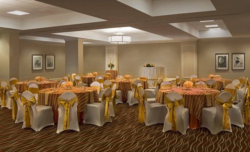 西岸坦帕机场喜来登套房酒店