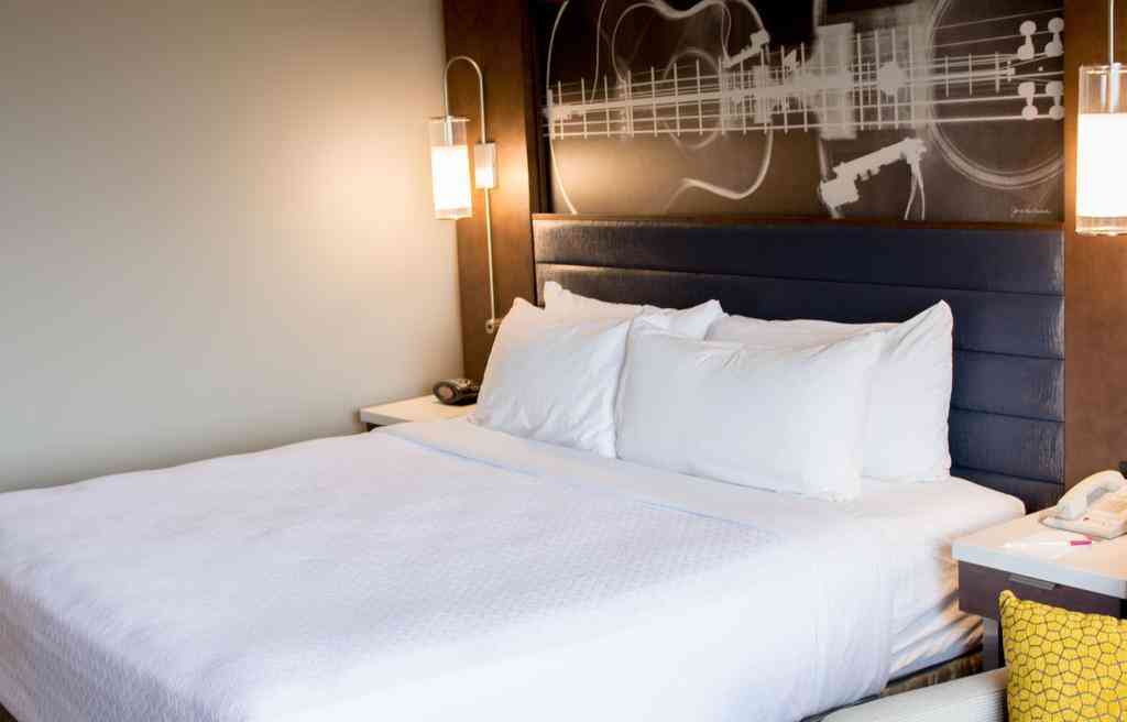 孟菲斯东皇冠假日酒店