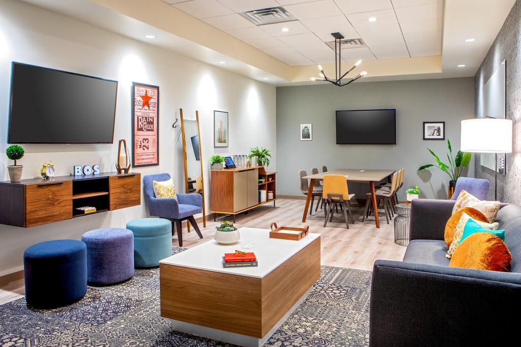 波士顿沃本皇冠假日酒店