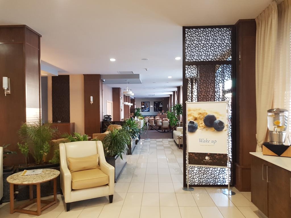 希尔顿逸林酒店 - 坎卢普斯预订及价格查询,Doubletree By Hilton Kamloops_八大洲旅游