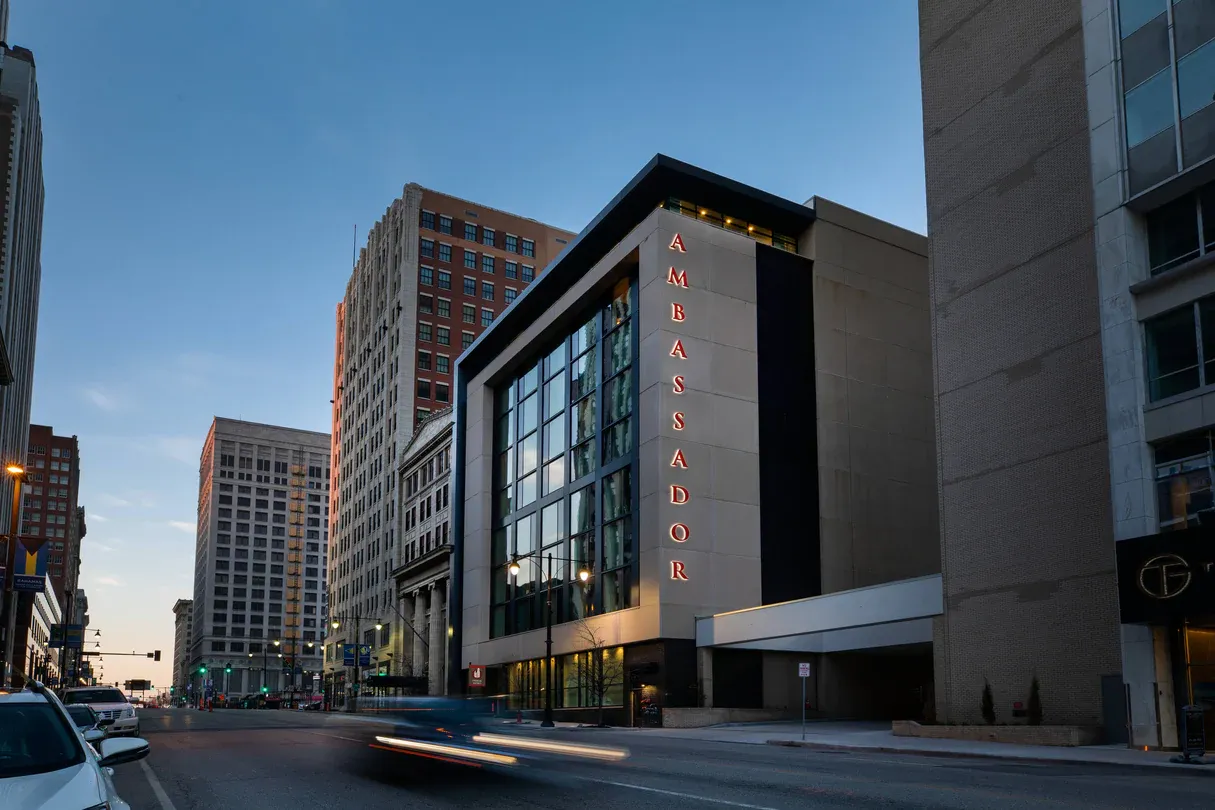 傲途格精选酒店堪萨斯城大使酒店